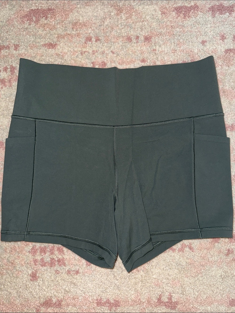 Athleta Salutation Stash High Rise 5” Shorts - XL